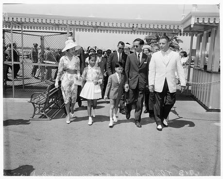 La famille royale de thaïlande en visite chez Walt Disney (1960)
