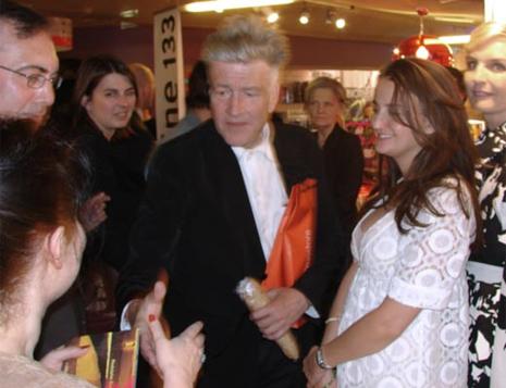 David Lynch, MON HISTOIRE VRAIE (CATCHING THE BIG FISH) + Juliette Michaud, JUNKET :: librairie du publicisdrugstore :: Paris :: 6-13 mai 2008 (chronique) David Lynch en signature au Publicis Drugstore (6 mai 2008)