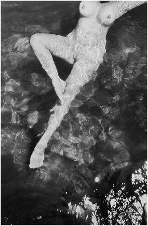 http://media.paperblog.fr/i/72/727821/charme-discret-dhenri-cartier-bresson-L-1.jpeg