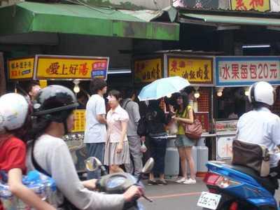 Blog de taiwaninside : Taiwan, vue de l'intérieur, Donghai : Quartier étudiant à Taichung (2/2)