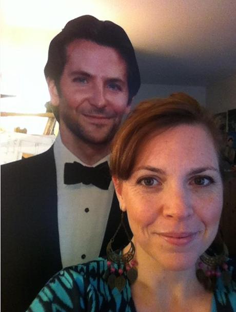 Elle photographie son quotidien aux cotés d’un Bradley Cooper en carton My-life-with-Bradley-Cooper20