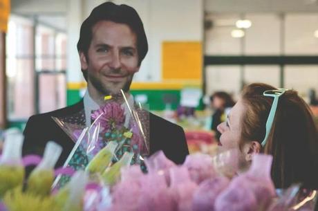 Elle photographie son quotidien aux cotés d’un Bradley Cooper en carton My-life-with-Bradley-Cooper06