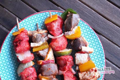 Soirée barbecue avec Carré de Boeuf – Grillades & salade de riz brochette_poulet_canard_carre_de_boeuf_maite_and_the_gang_1