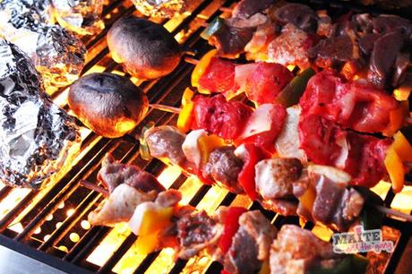 Soirée barbecue avec Carré de Boeuf – Grillades & salade de riz brochette_poulet_canard_carre_de_boeuf_maite_and_the_gang_5