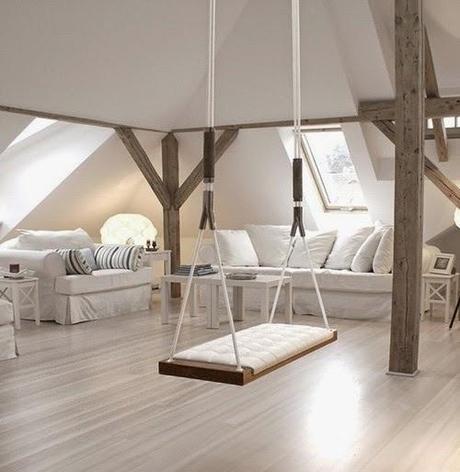 Salon sous les toits Lushome via Nat et nature Une pièce en plus sous les toits, pourquoi pas ?