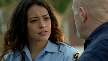 Les critiques // Under the Dome : Saison 2. Episode 1. Heads Will Roll. Les critiques // Under the Dome : Saison 2. Episode 1. Heads Will Roll.