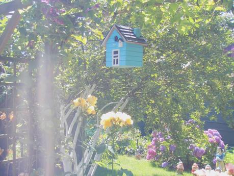Dans le jardin magique. Dans le jardin magique.