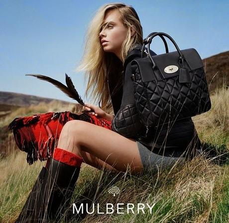 Petit trek en montagne avec Cara Delevingne et la nouvelle campagne Mulberry... Petit trek en montagne avec Cara Delevingne et la nouvelle campagne Mulberry...
