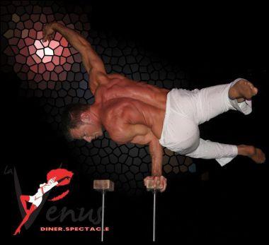 Dîner-Spectacle avec MO JACKSON, Sosie officiel de Michael Jackson et MYSTER HUGO au Cabaret La Vénus Dîner-Spectacle avec MO JACKSON, Sosie officiel de Michael Jackson et MYSTER HUGO au Cabaret La Vénus