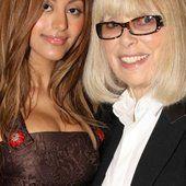 Mireille Darc : Ravie et tendre avec Zahia Dehar pour les Coeurs des créateurs