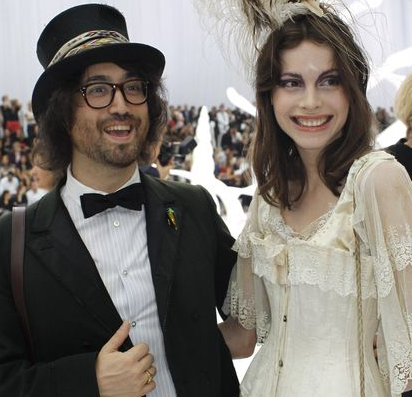 Sean Lennon et  Charlotte Kemp Muhl : en concert à Liverpool