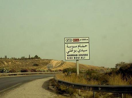 La GP1  ne mène , dans la direction de Sousse, qu'à Hammam Sousse. Pour Akouda, il faut continuer   jusqu' à la prochaine sortie par La route de Kondar (la R48). C'est ce que font tous mes étudiants quand ils viennent me voir à Akouda. Et souvent ils se perdent dans Kalaa