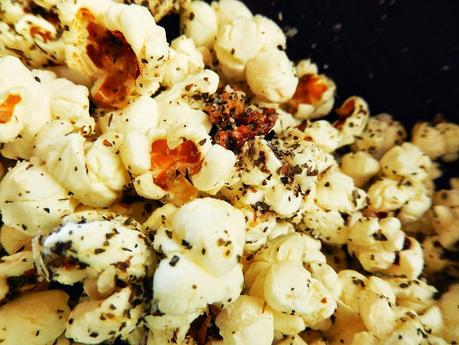 Pop Corn parmesan-tomates séchées et basilic Pop Corn parmesan-tomates séchées et basilic