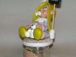 Pot à dragée avec bébé elfe et son doudou ourson Pot à dragée avec bébé elfe et son doudou ourson