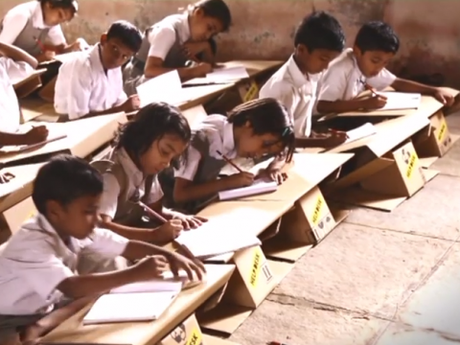 Des cartons upcyclés pour améliorer le quotidien des écoliers indiens Des cartons upcyclés pour améliorer le quotidien des écoliers indiens