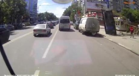 L’homme le plus chanceux : il évite de justesse une énorme grue ! 20140707-110909-40149239.jpg