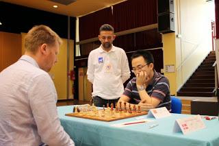 Le grand-maître d'échecs Ni Hua (2674) battu par Jesper Morch Lauridsen (2244) lors de la ronde 3 du Master de Montpellier 2014 - Photo © Chess & Strategy