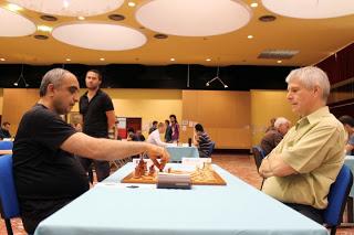 Master d'échecs ronde 3 : Glenn Flear (2464) 0-1 Armen Petrossian (2380) - Photo © Chess & Strategy 