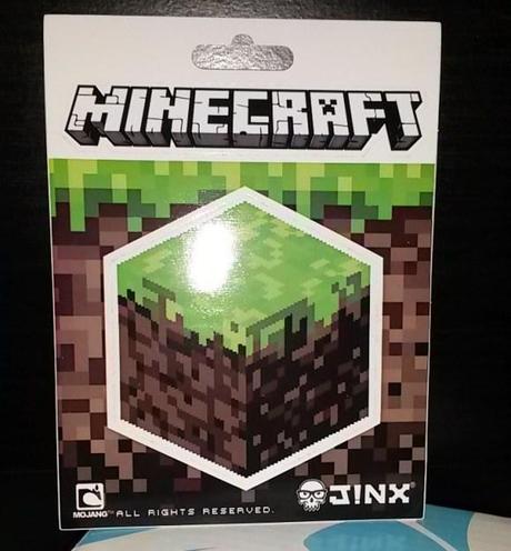 Test de la Nerd Block de juin 2014 Un sticker Minecraft. Il y en avait 3 au choix.