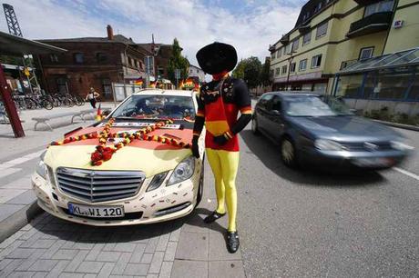 Quand un Taxi Allemand est fan de foot Ramstein-Taxi-02