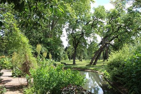 parc de bagatelle,jardin de bagatelle,parc parisien,roseraie de bagatelle,bois de boulogne paris