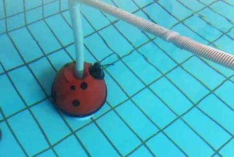 Hayward MAGIC CLEAN, la Coccinelle qui nettoie votre piscine! Magic Clean en fonctionnement