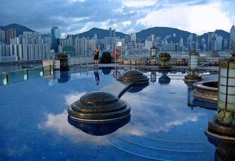 Pool%20with%20a%20view%20of%20Hong%20Kong%20on%20the%20roof%20of%20the%20Harbour%20Plaza%20Hotel