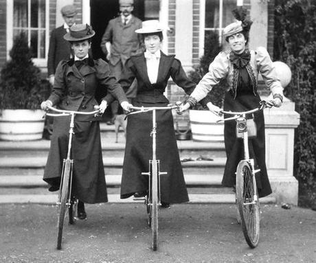 La Gibson Girl : icône américaine de la Belle Epoque Women-bike-copie-1.jpg