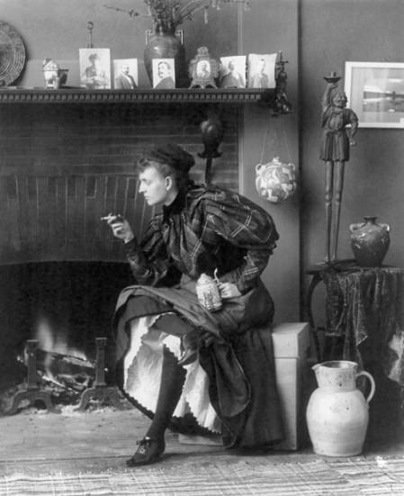 La Gibson Girl : icône américaine de la Belle Epoque Self-Portrait--As-a-New-Woman---1896--Frances-Benjamin-John.jpg