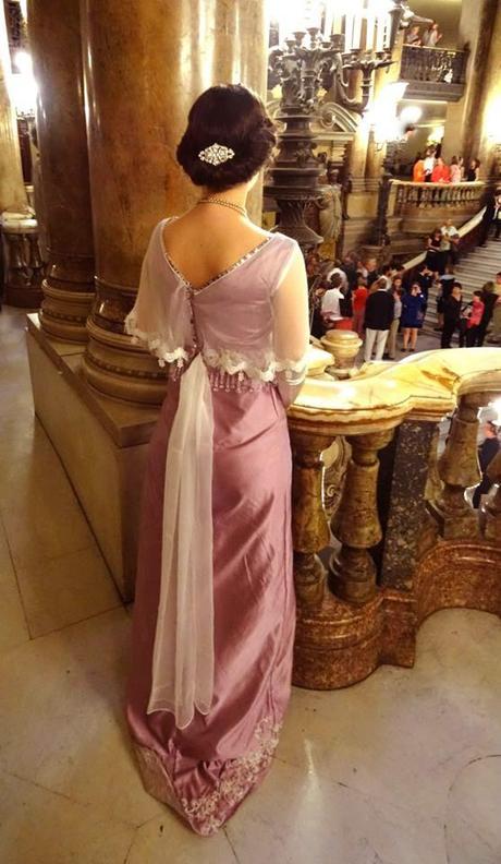Une tiare, une robe, et l'opéra Garnier