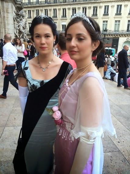 Une tiare, une robe, et l'opéra Garnier