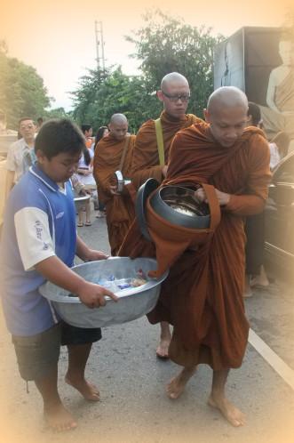 11 et 12 juillet 2014. Udonthani : Asanha Bucha et Khao Pansa (Fêtes religieuses) DSCF8618