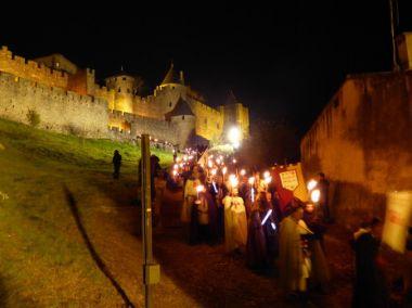 Carcassonne à la lueur des flambeaux … entre catharisme et inquisition Carcassonne à la lueur des flambeaux … entre catharisme et inquisition