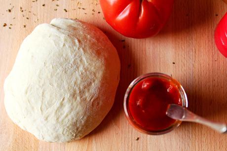 kit pizza maison recette Kit pizza : pâte de Jamie Oliver et sauce aux tomates fraîches