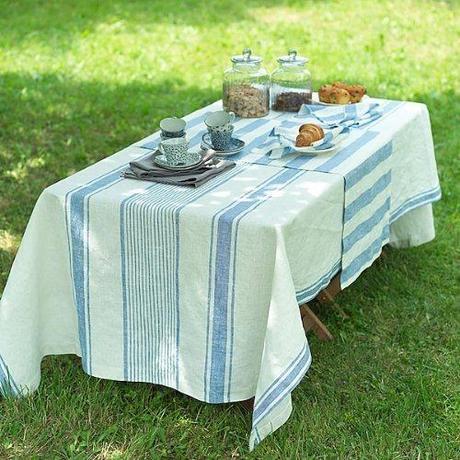 objets nappe en lin bleu