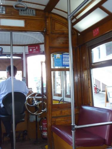 Carnet / Présent au monde... D’accord, mais en touriste. tram,lisbonne,tramway,vaporetto,métro,lyon,rome,venise,spritz,apéritif,prosecco,aperol,campari,eau gazeuse,voyage,tourisme,touriste,sardaigne,vins de sardaigne,soleil levant,restaurant japonais,domo de jana,comptoir de sardaigne,blog littéraire de christian cottet-emard,littérature,carnet,note,écriture de soi,prairie journal,spleen,christian cottet-emard,lyon,rhône,rhône alpes,ficelle,funiculaire