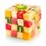   Pour réaliser une présentation design de vos fruits frais, voici le rubik's cubes de fruits !  Pour le réaliser, il suffit d'avoir un emporte-pièces carré puis de réaliser des petits cubes avec les fruits de votre choix que vous empilerez ensuite.   Attention : le kiwi utilisé ici n'est pas un fruit de l'été. 