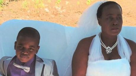 TRADITION ? Afrique du Sud: un écolier de 9 ans ré-épouse sa femme de… 62 ans