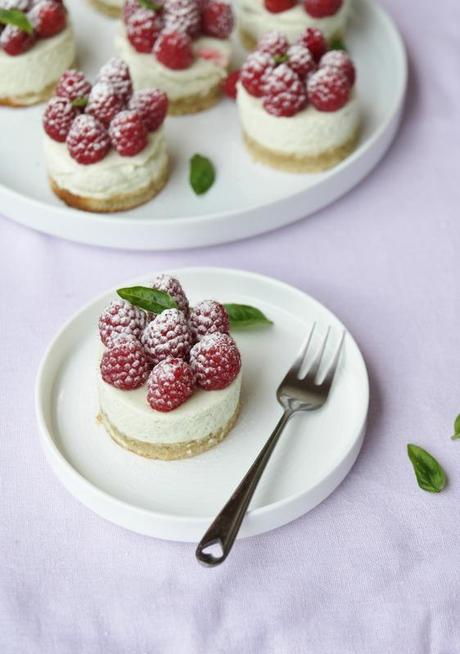 Biscuit à l'huile d'olive, mousse basilic-chocolat blanc et framboises 2014-07-06 102