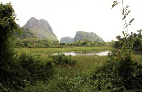 Paysage montagneux et tropical sur la Thakhek Loop - Laos