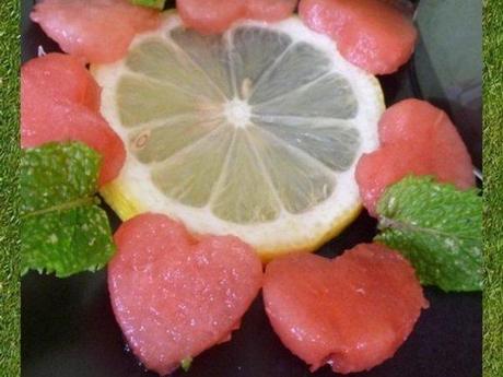 Soupe fraîche à la pastèque Cliquer sur les flèches, décoration réalisée avec ma cuillère Déglon