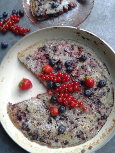 Pancake géant aux fruits d’été (ou crépiau, crêpe ou gâteau à la poêle… au choix) crêpe crépiau fruit été