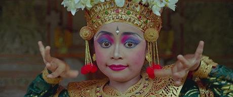 Quand on réserve des hôtels en Indonésie Folie Indonésie danseuse Bali