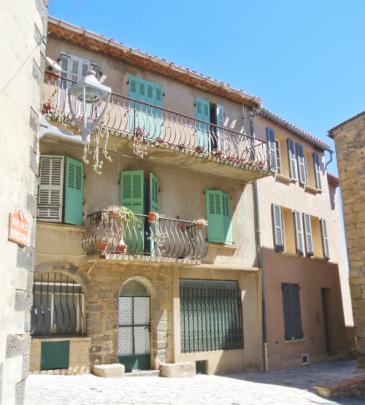 Grimaud, petit village de Provence