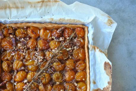 Tarte aux mirabelles, caramel, noix de pecan et romarin Tarte aux mirabelles, caramel, noix de pecan et romarin