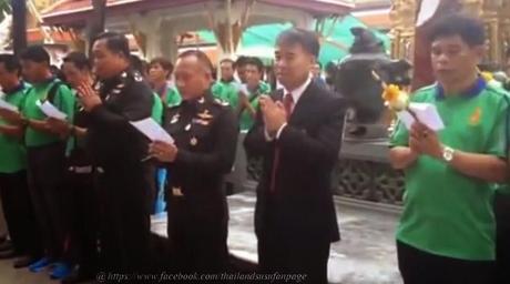 Thaïlande: Les arbitres de foot font serment au bouddha d'arrêter de tricher [HD]