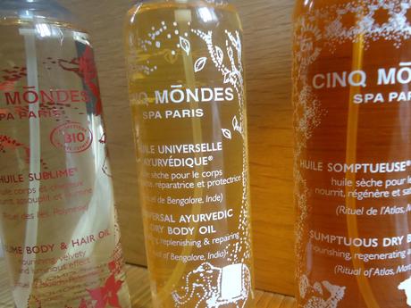 Voyage sensoriel avec les huiles de beauté « Cinq Mondes » DSC07642