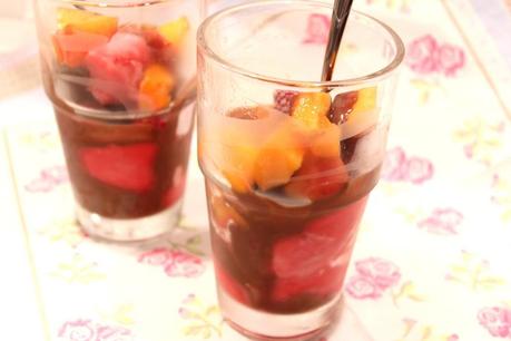 Coupe glacée à la groseille, abricots, framboise et chocolat IMG_8923r