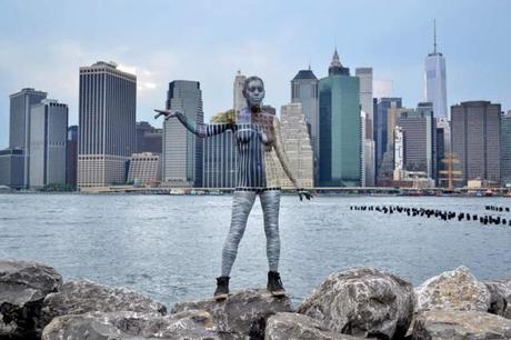 Elle se fond dans New York en body-painting trina-merry-bodypaint-nyc3