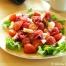 Voir la recette :  Salade de fraises et de tomates bio à la Bresaola 